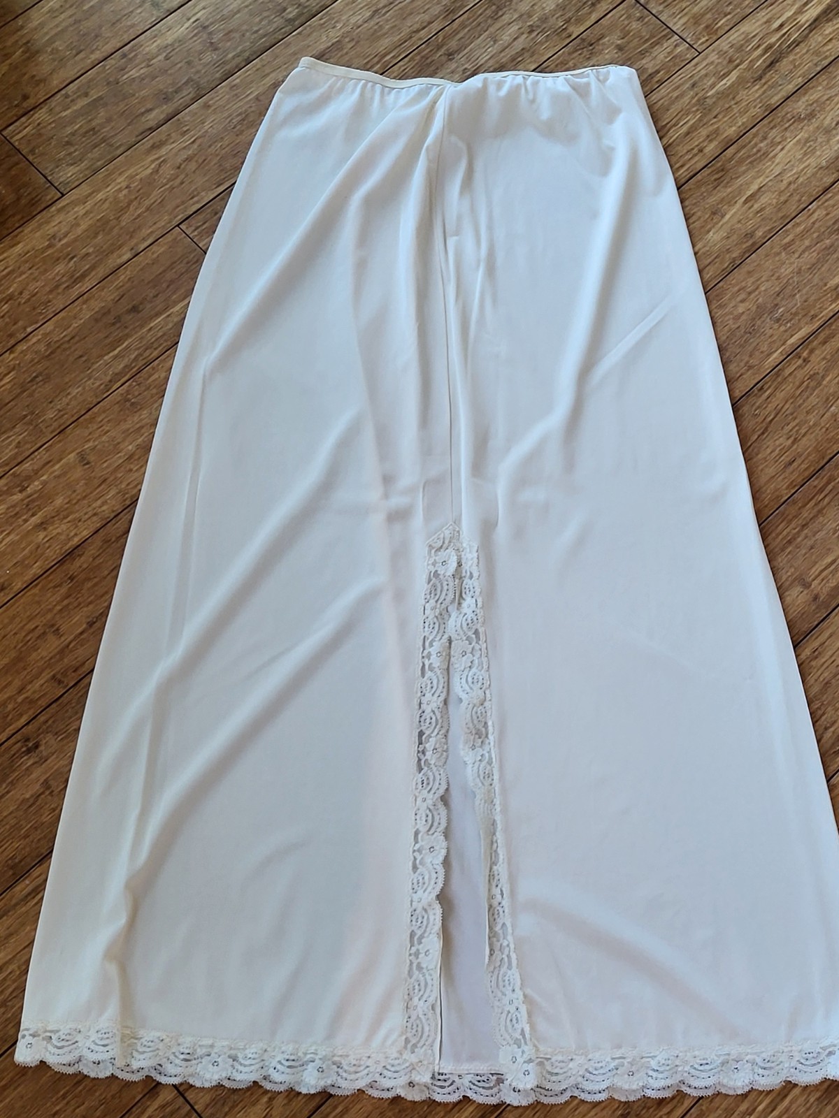 Shadowline Vintage 70s Ivory Full Length 1/2 Slip Lace Trim