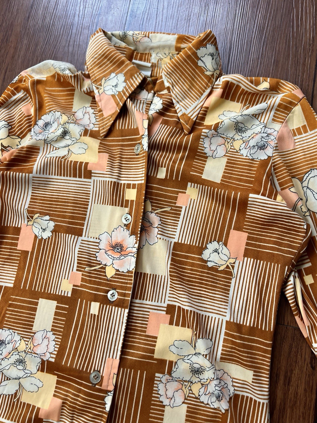 Vintage 60s 70s Shirt Womens Small Brown Orange Floral Sharp Collar Button Retro