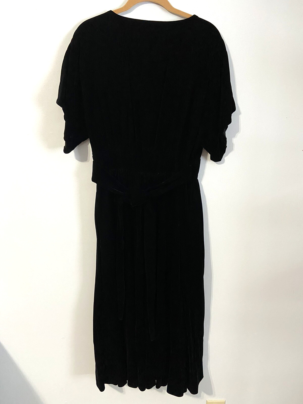 Vintage &rsquo;80&rsquo;s Albert Capraro Size 14 Black Velvet Long Cocktail Dress