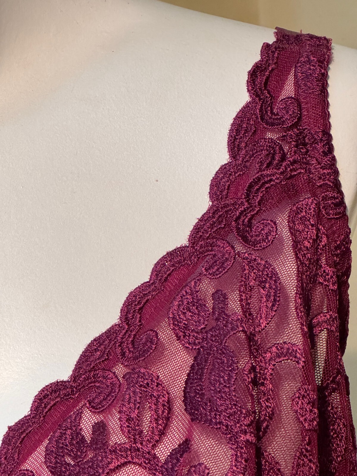 VINTAGE WACOAL 85199 ~ CABERNET ~ ARABESQUE SEMI-SHEER UNDERWIRE BRA ~ 38DD