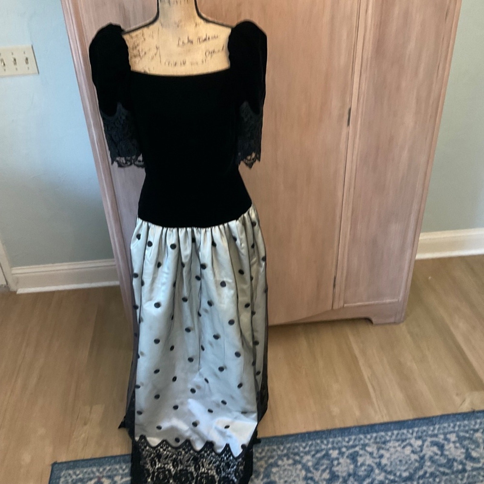 Rare VTG William Pearson 80’s Black Velvet Lace Puff Sleeve Formal Gown Sz 12