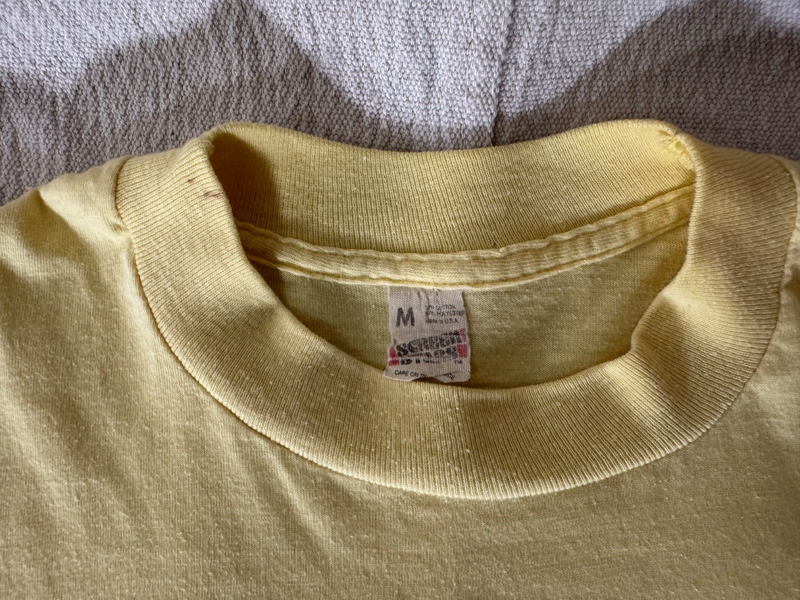 VTG 80s Graphic Tee long sleeve single stitch yellow Screen Stars Running 1984