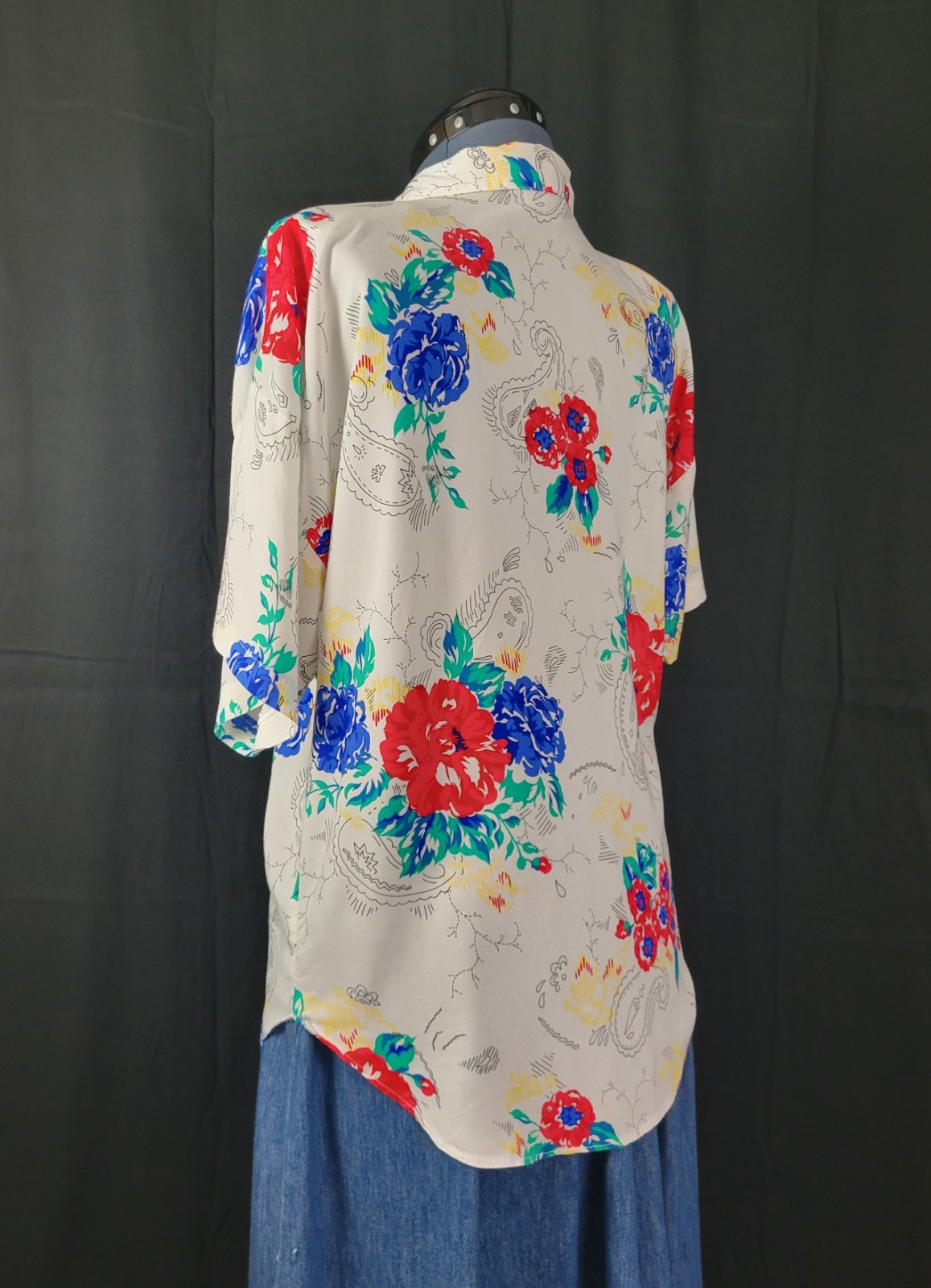 Vtg JP Cllctns White S/S Button Down w Red/Blue/Yellow/Green Florals Size S/M?