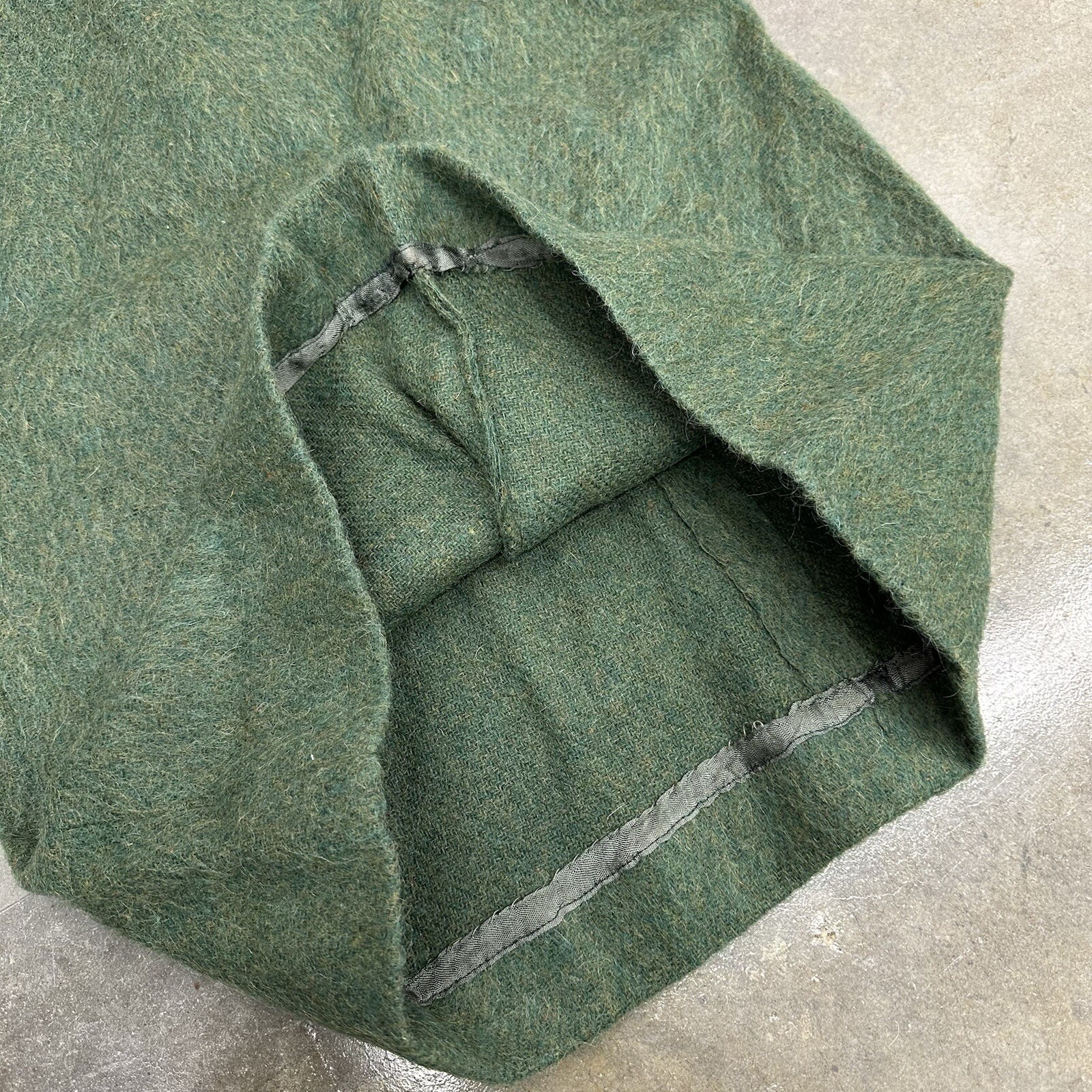 Vintage 1960s Green Wool Blend Side Zip Button Skirt 24”
