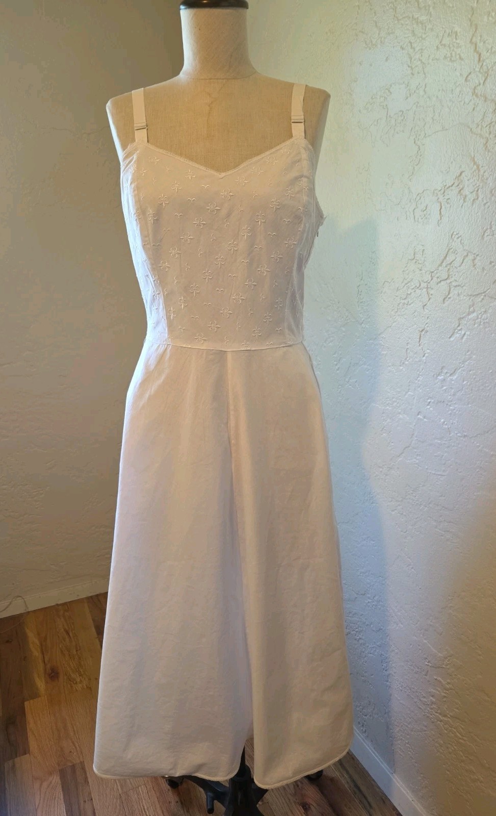 Sweet Vintage Early 1960s White Cotton A Line Slip EVC Bust 36