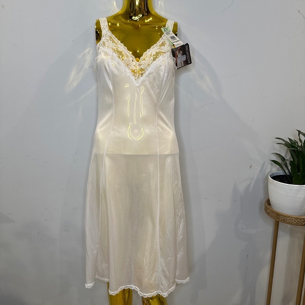 Vintage Fairycore 70s Maidenform Slip NWT White Lace Full Slip 32A Small Lounge