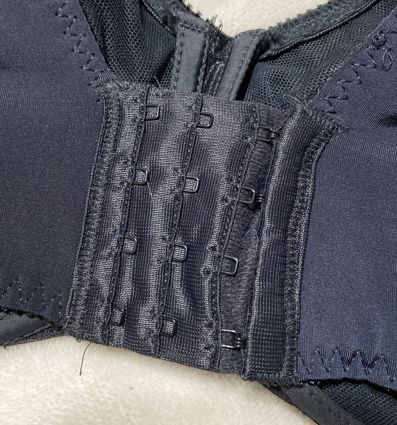 Olga~Vintage~Bra~Size 38DD~Underwire~Mesh Cup~Adjustable~35009~Black~EUC