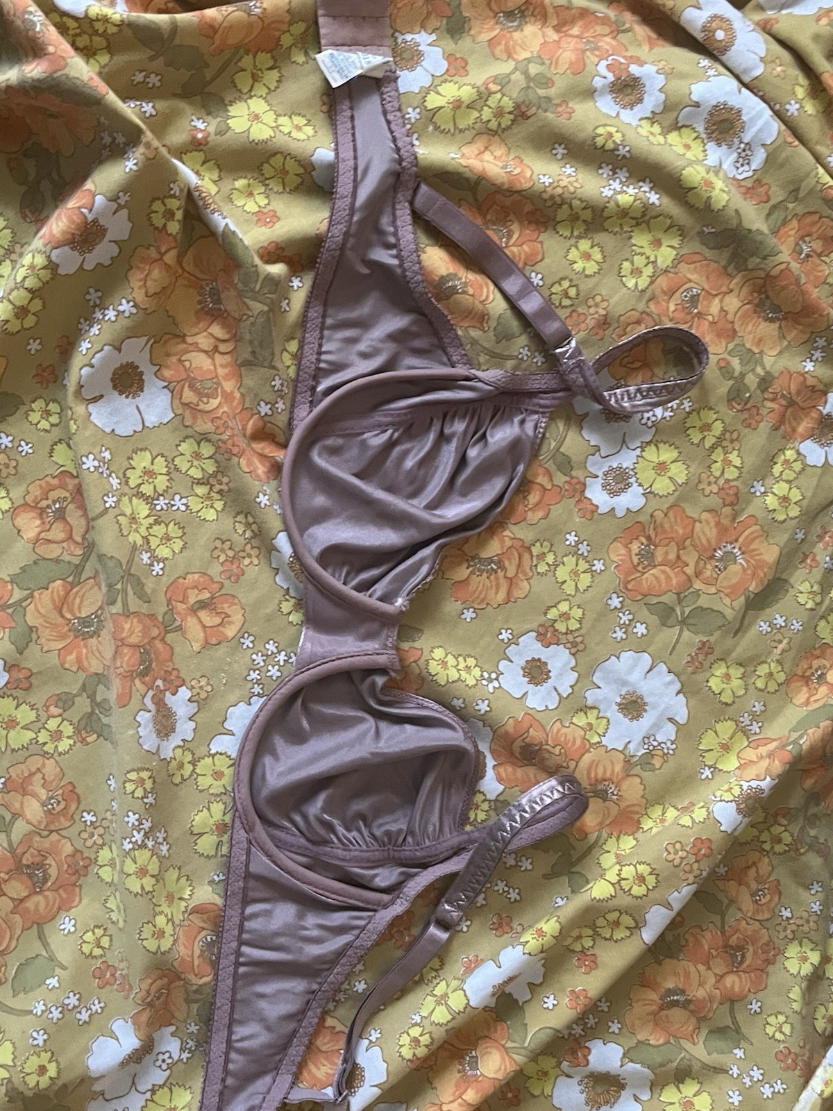 Vintage Olga Second Skin Tailored Body satin Stretch Bra Taupe 36B Style 33015