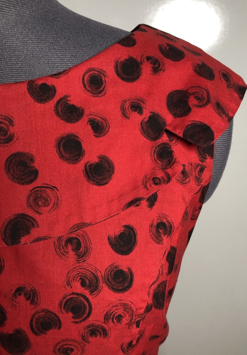 Vintage 1950s Red Black Abstract Polka Dot Wiggle Dress Pencil Skirt 33-26-34