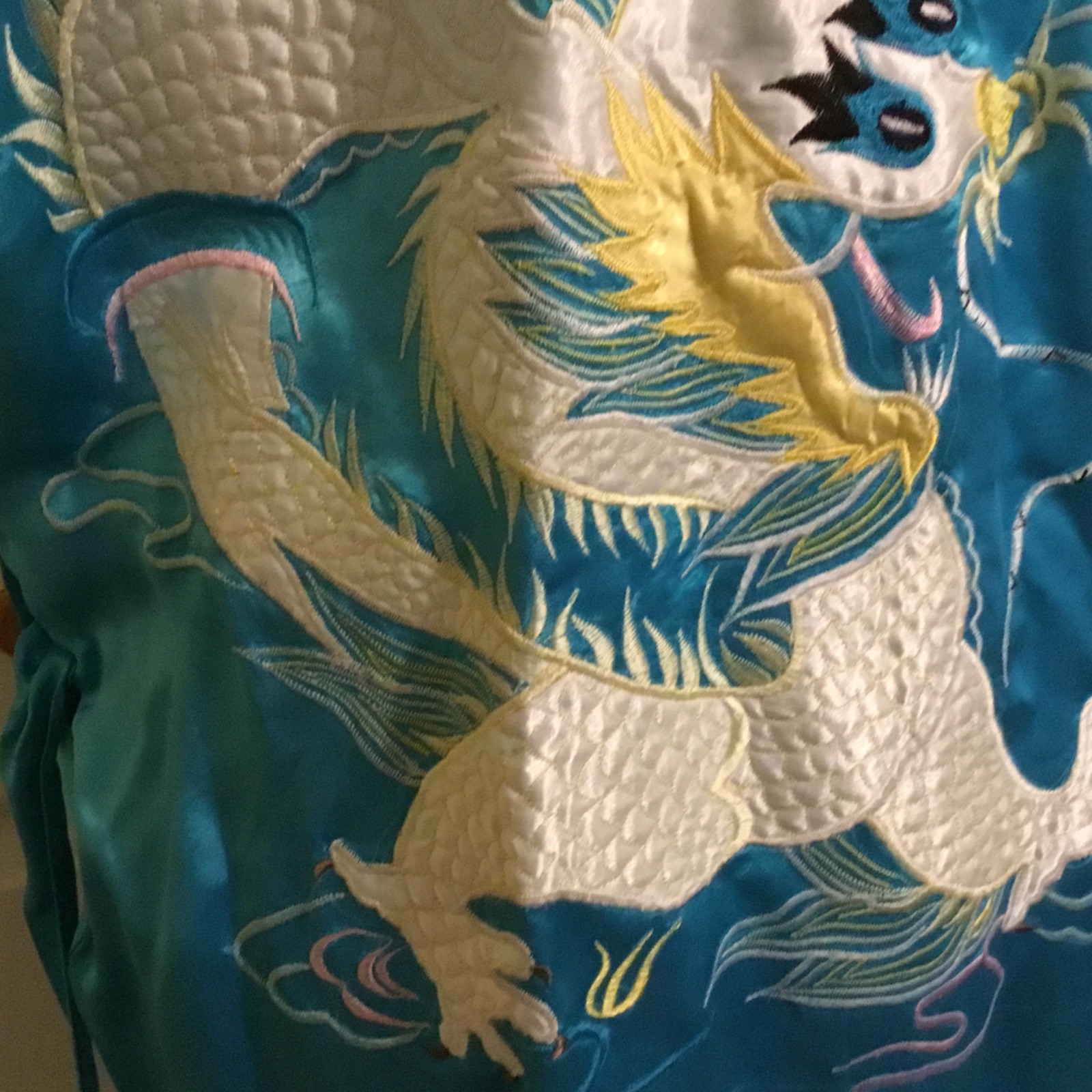 VNTG 60&rsquo;s 100% Rayon Dressing Robe blue w White Dragon embroidery Unisex one sz