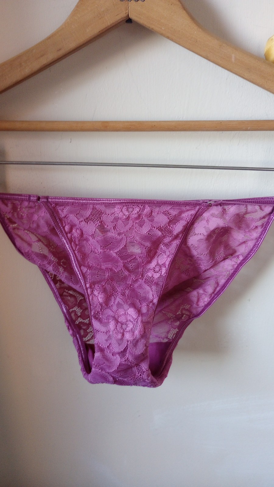 VTG Victoria&rsquo;s Secret Satin Trim Lace String Bikini Panty Size M Mauve Pink