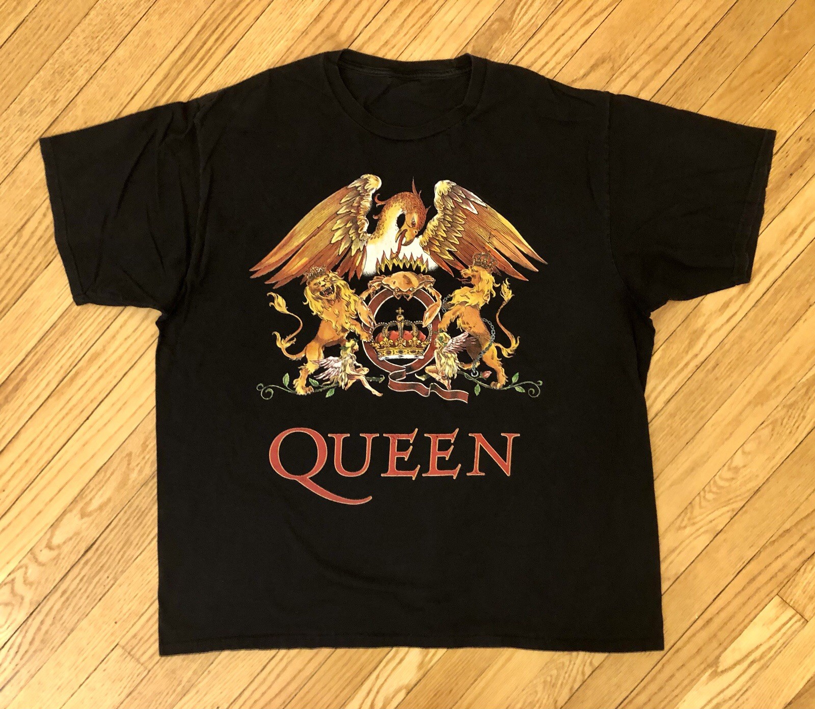 Vintage Queen Rock Band T-shirt XL sz Black Lions Crest Short Sleeve tag removed