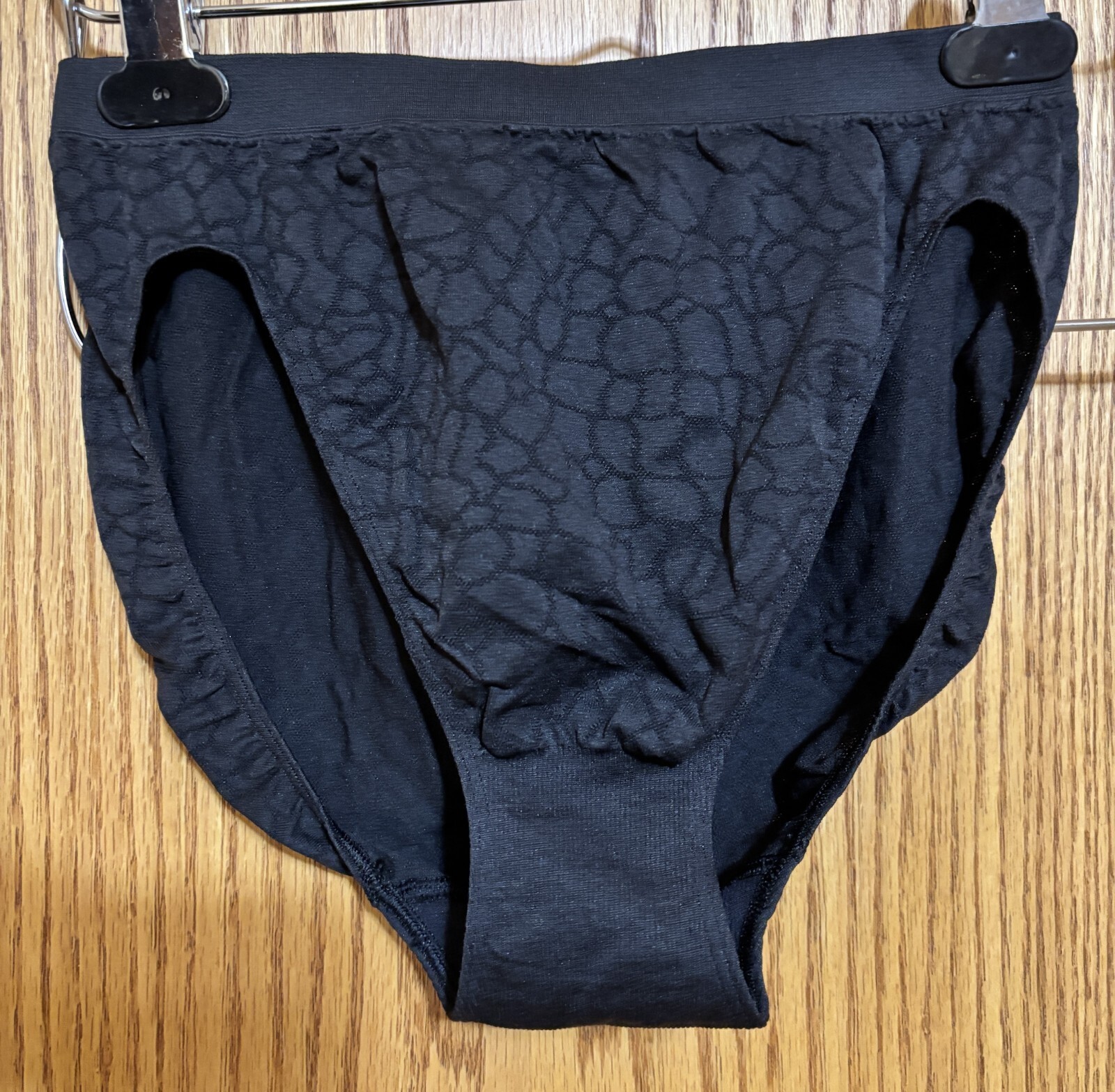 Vanity Fair Seamless Hi-cut Brief style #13-485 size 6 Black/design NWOT
