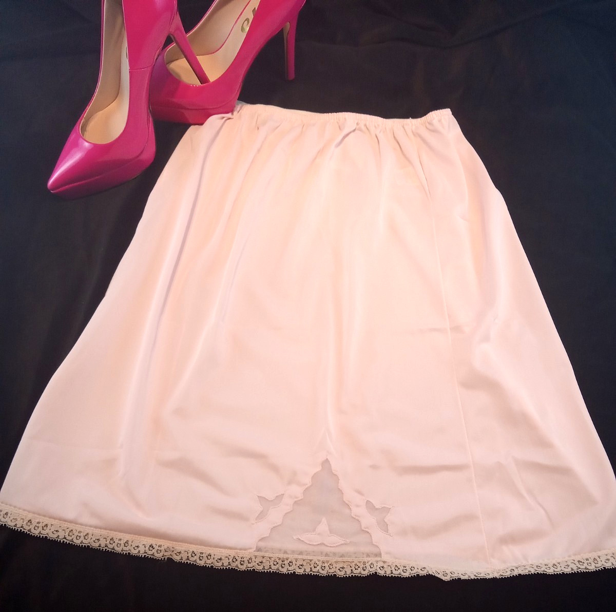 SEXY SISSY PINK ALL NYLON 1/2 SLIP PRETTY SIZE FITS WAIST SIZES 24&Prime;TO 34&Prime;