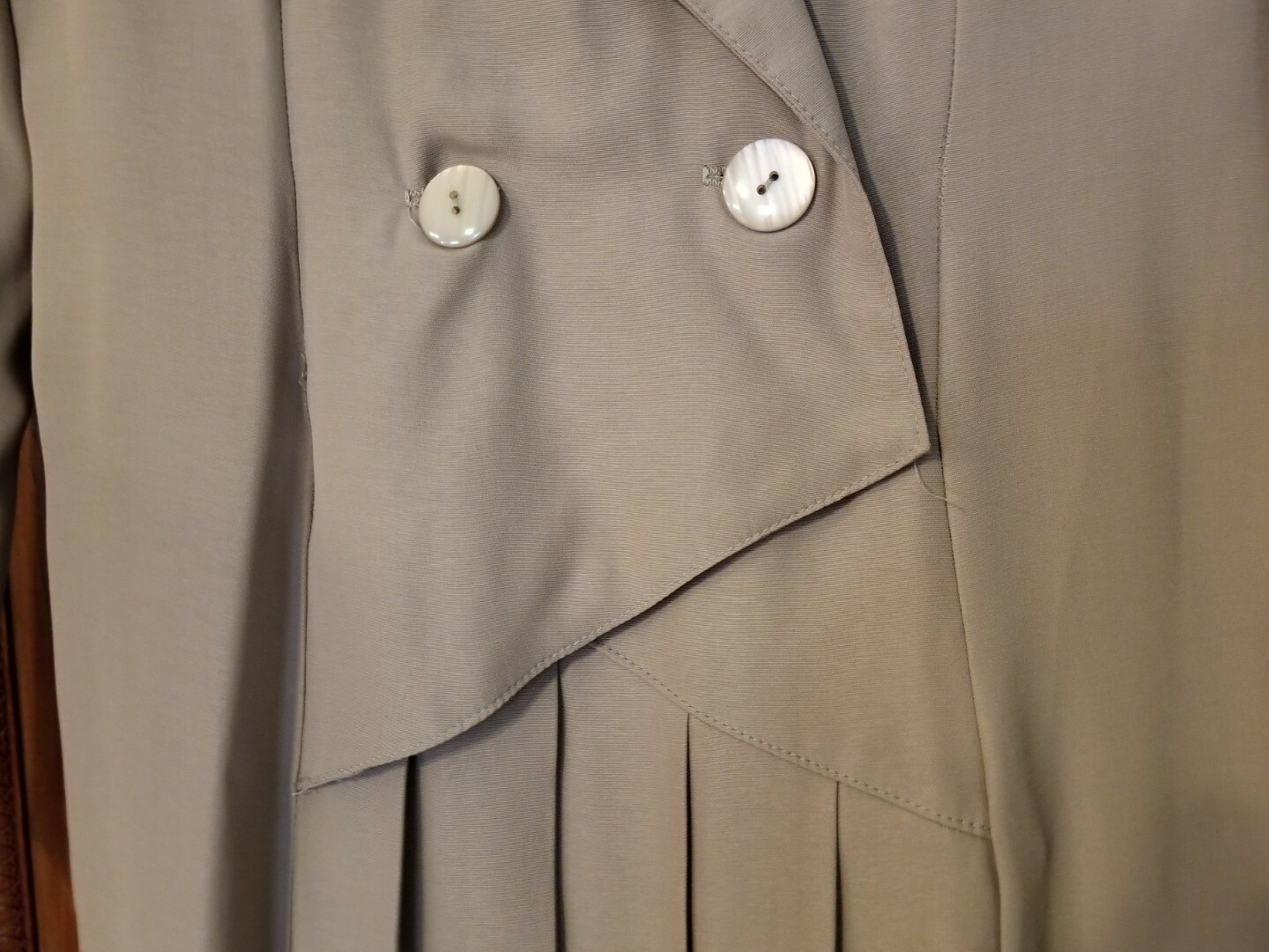 Vintage 1980s? Size 4 Tailored Double Breasted Acetate/Rayon Taupe Stylish Dress