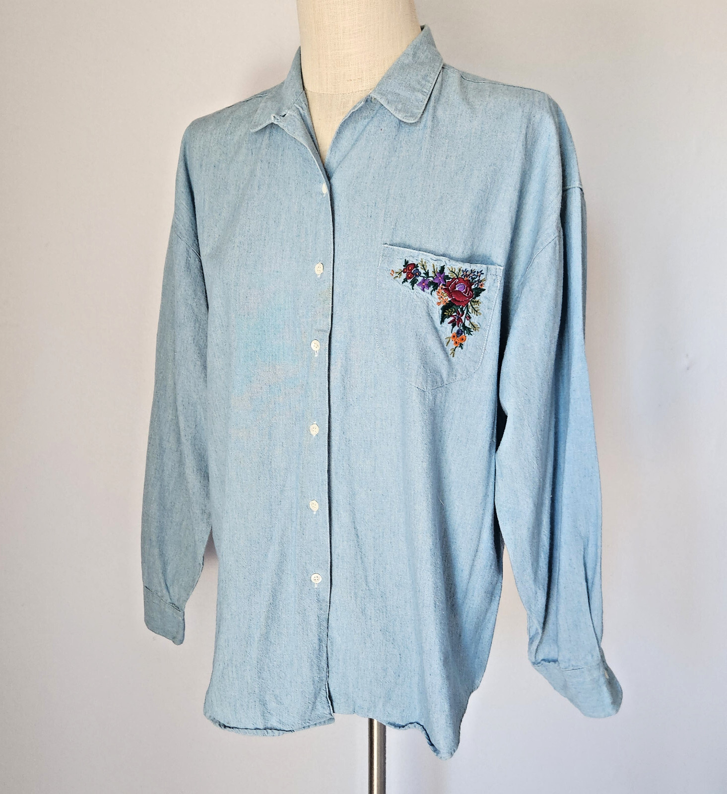 Vintage&rsquo;90s Gap Floral Embroidered Light Blue Denim Button-Down Shirt Women&rsquo;s L