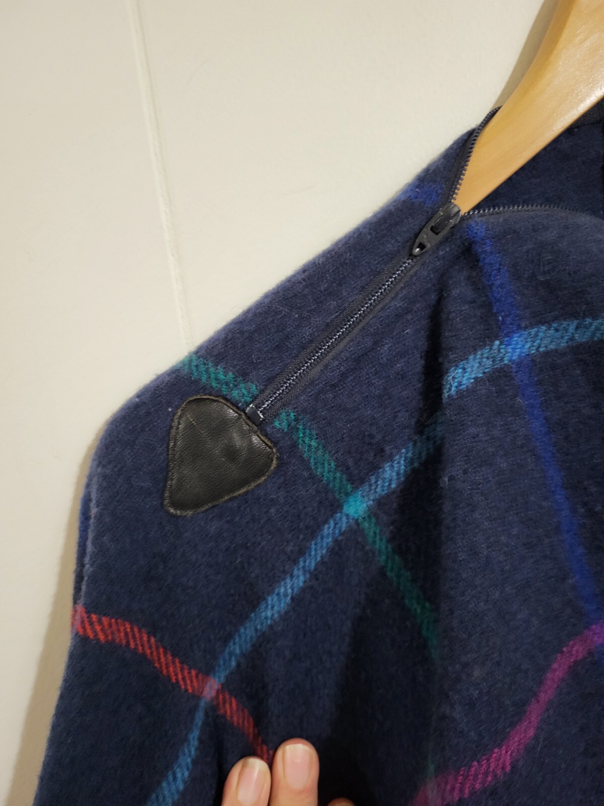 Vtg Pendleton Womans Pancho Navy Plaid 100% Virgin Wool USA Made Classic RARE