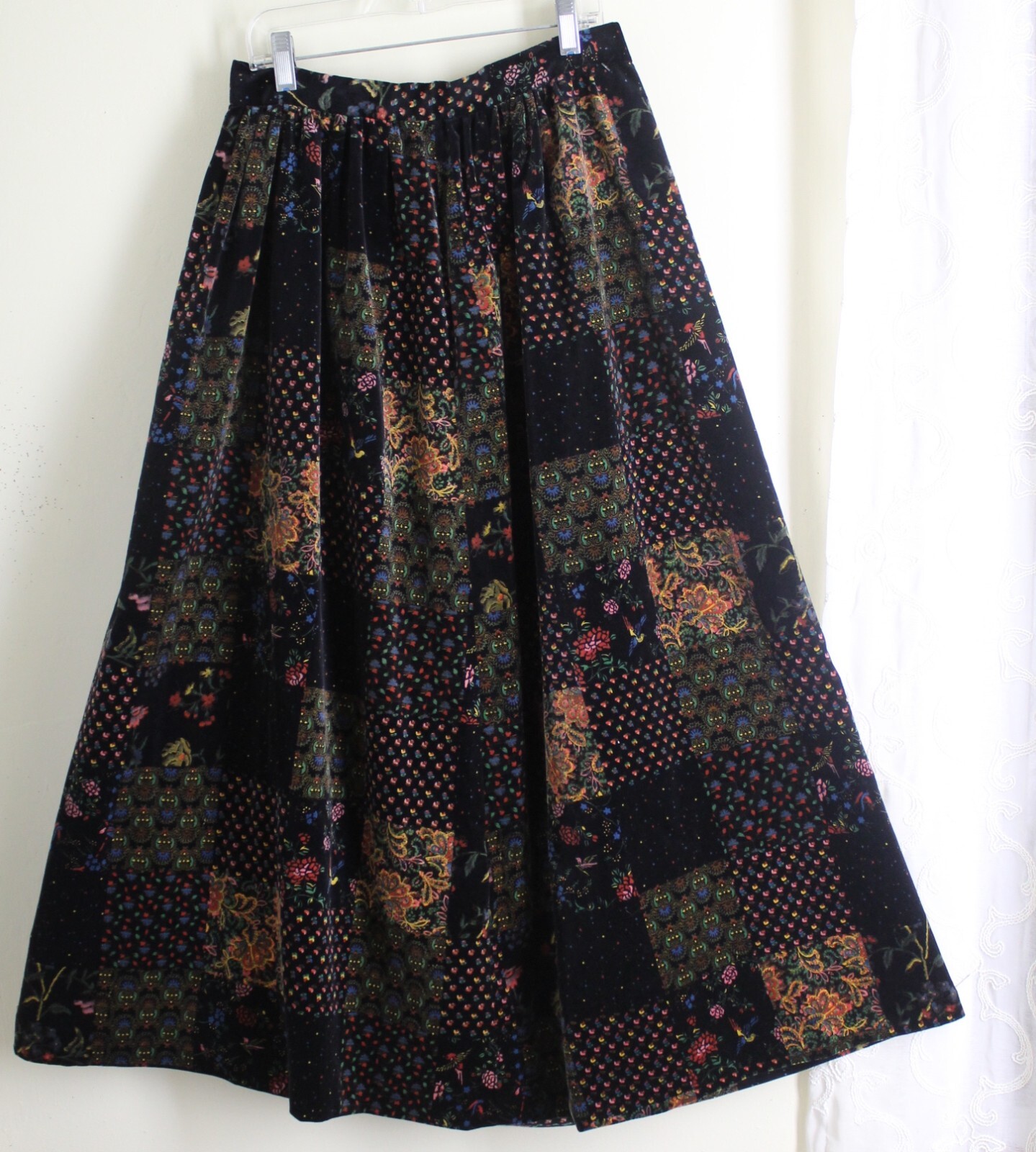 Estate Vintage Hand-Made Velvet Patchwork 28&Prime; Waist M 8 10 Long Gypsy Skirt