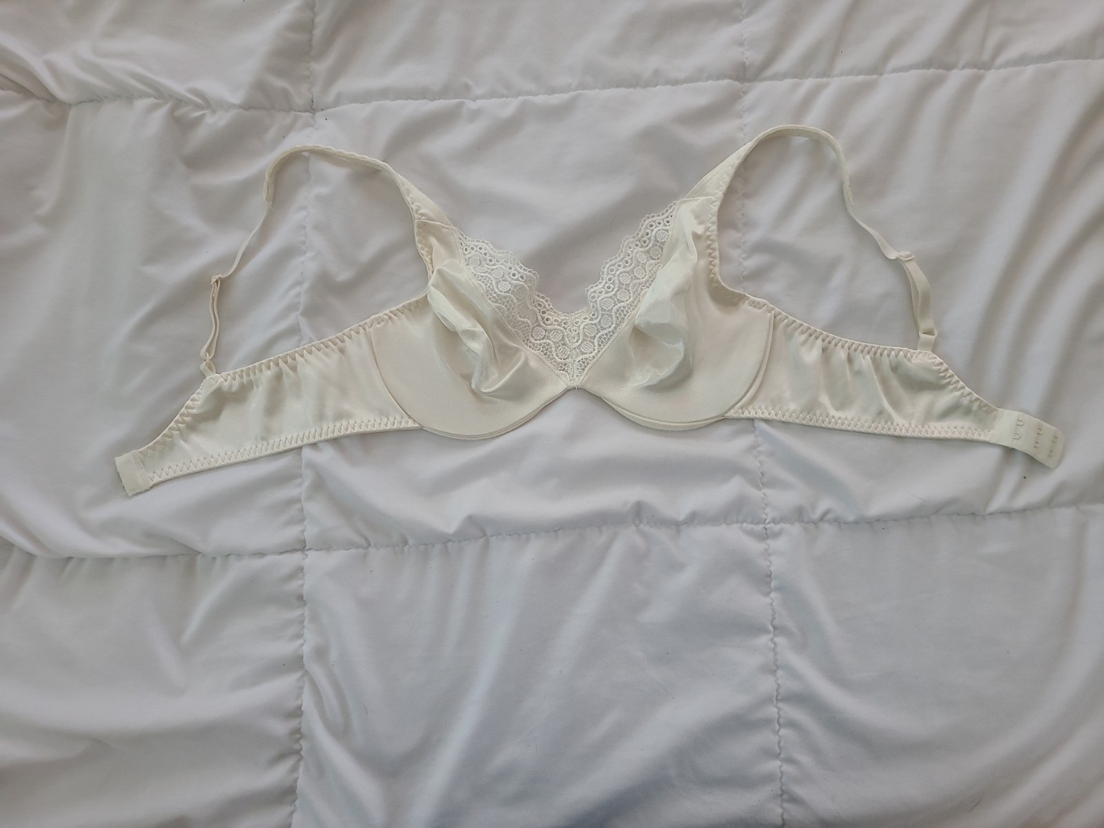Vintage Maidenform Chantilly 38B Ivory Satin & Lace Bra Style #7619