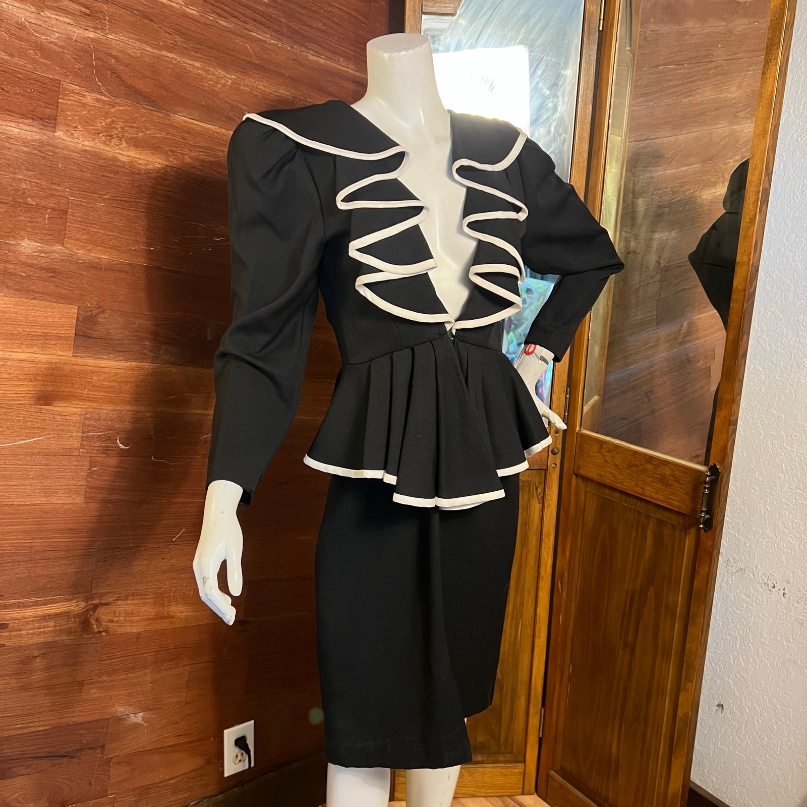 VINTAGE 80s Leslie Lucks Peplum Ruffle Dress Size 10 Plunge Neck Secretary