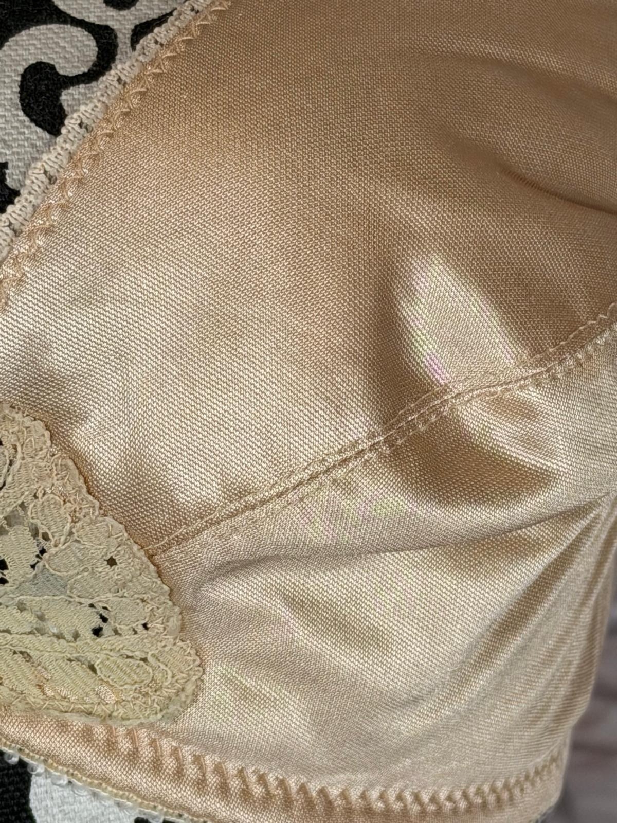 VTG 80’s Maidenform® PRETTY ME Beige Front Clasp Unpadded Wireless Laced Bra 36A