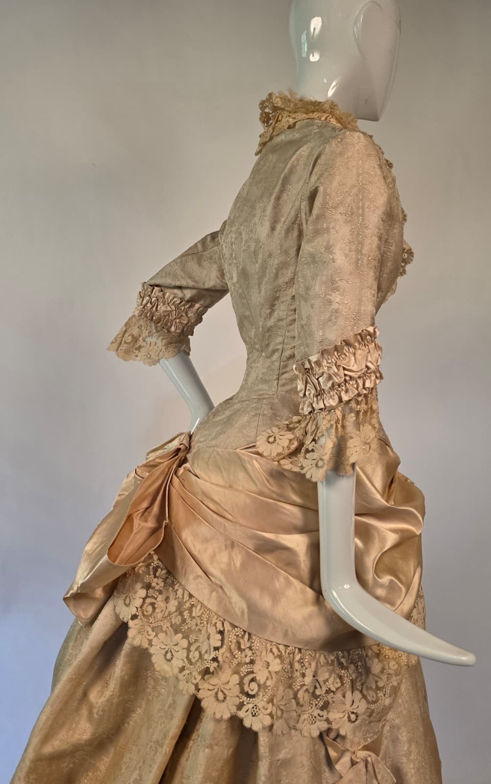 VICTORIAN 1880’S FIGURED SILK + SATIN BUSTLE DRESS W POLONAISE SIDES + TRAIN