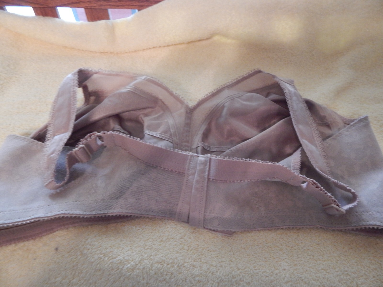 Playtex 46C 18 Hour Ultimate Shoulder Comfort Wireless Bra Dark Beige NWOT
