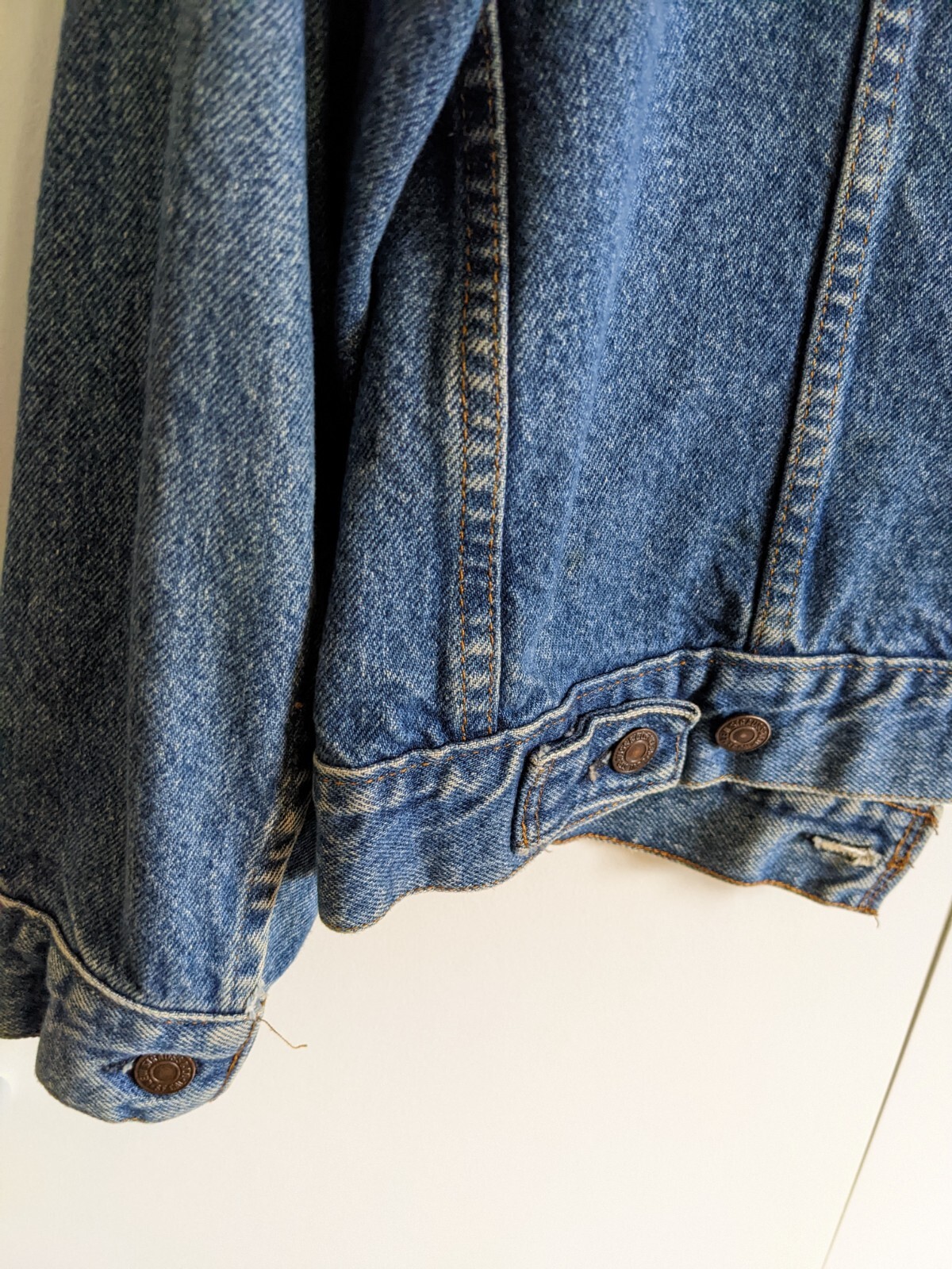 Vintage 80s Jean Jacket LEVI STRAUSS BLUE TRUCKER 70506-0214 SIZE 40-MADE in USA
