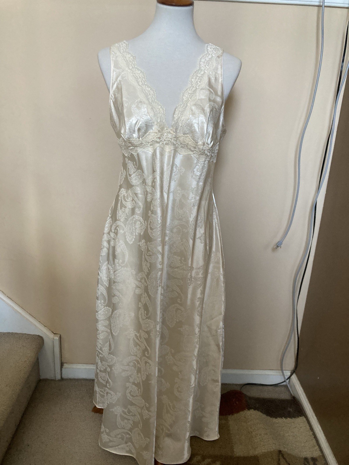 Vintage Jones New York Ivory Bridal Satin Jacquard Paisley Nightgown Chemise