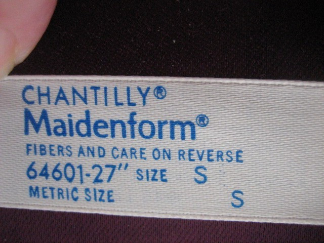 MAIDENFORM CHANTILLY Red Polyester Half Slip, Front or Back Lace Slit – Size S