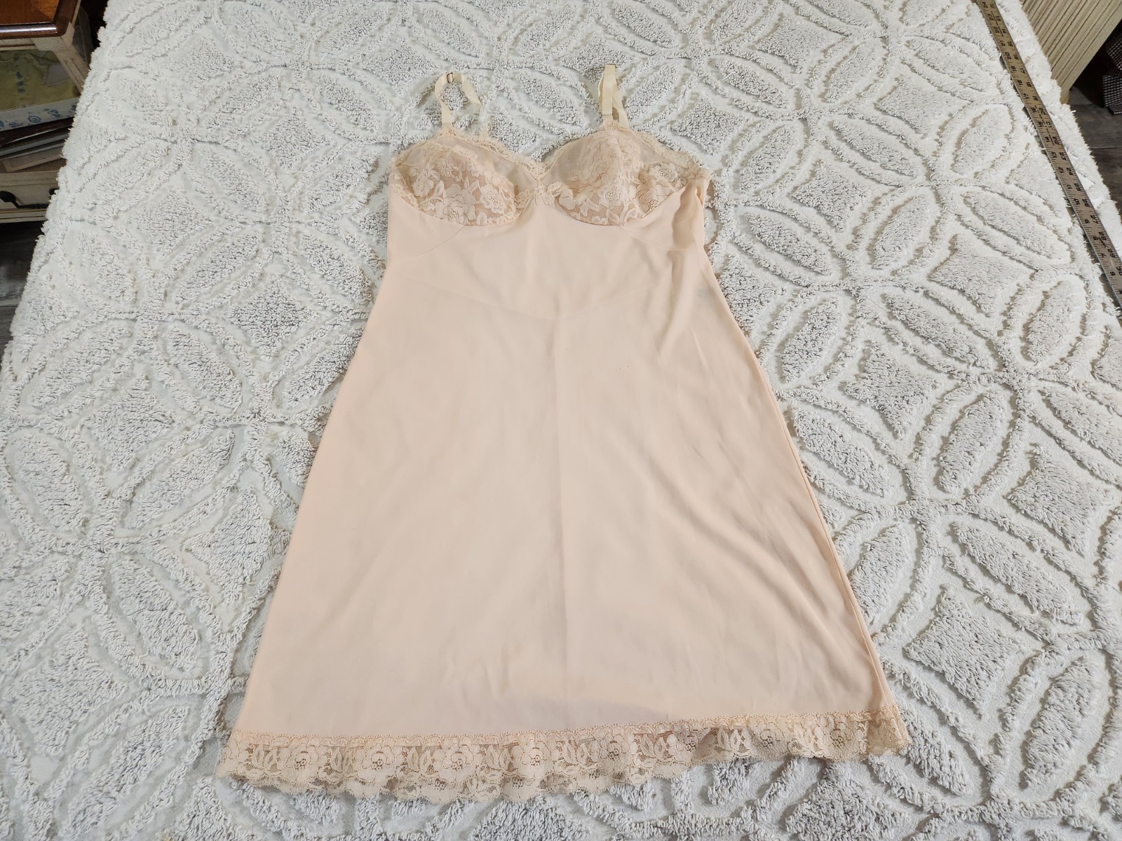 Vintage Gossard Artemis Nylon Full Slip Peach Lace Size 36 Average USA Pin-up