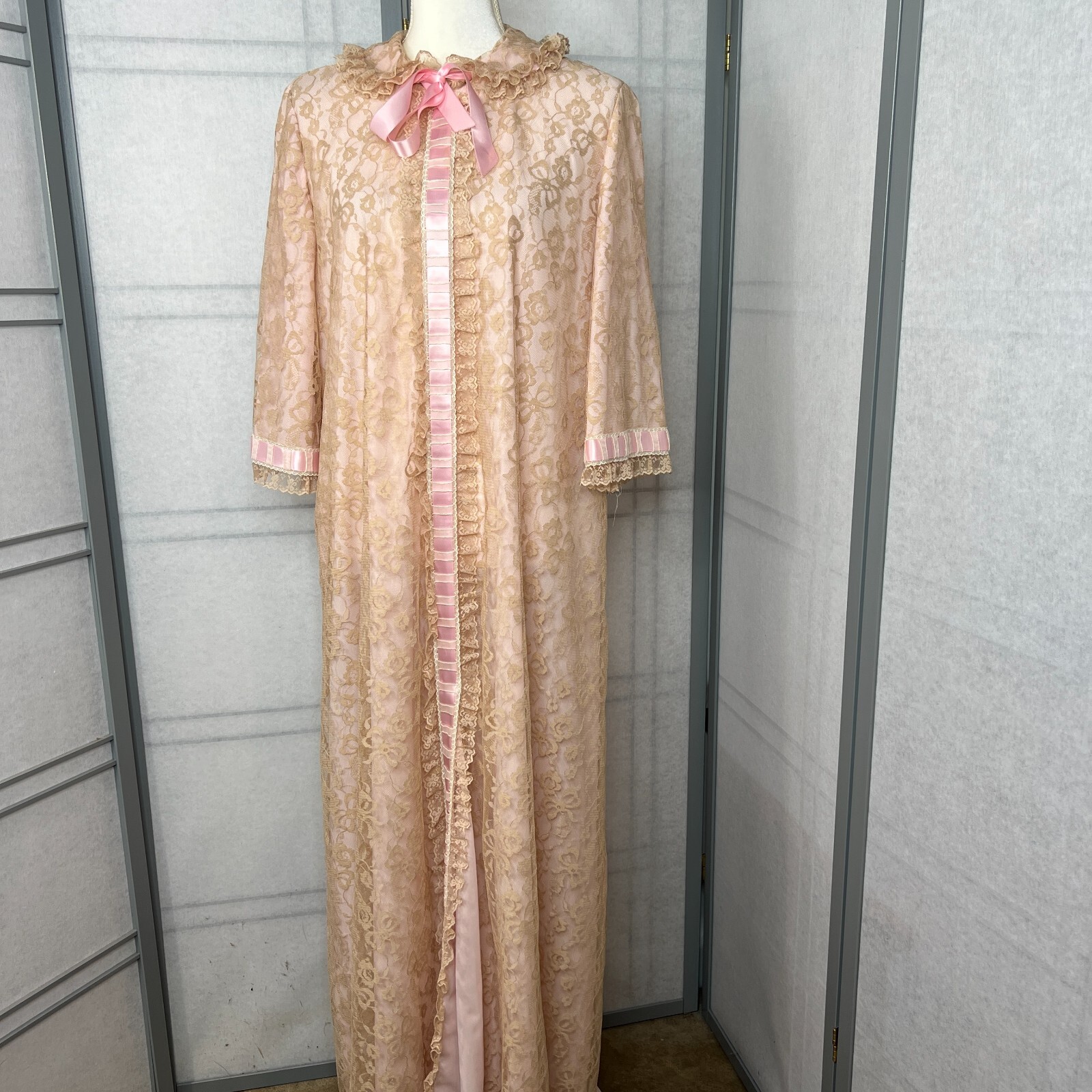 Vintage 60s Odette Barsa Pink Lace Robe Regency Dressing Gown Maxi
