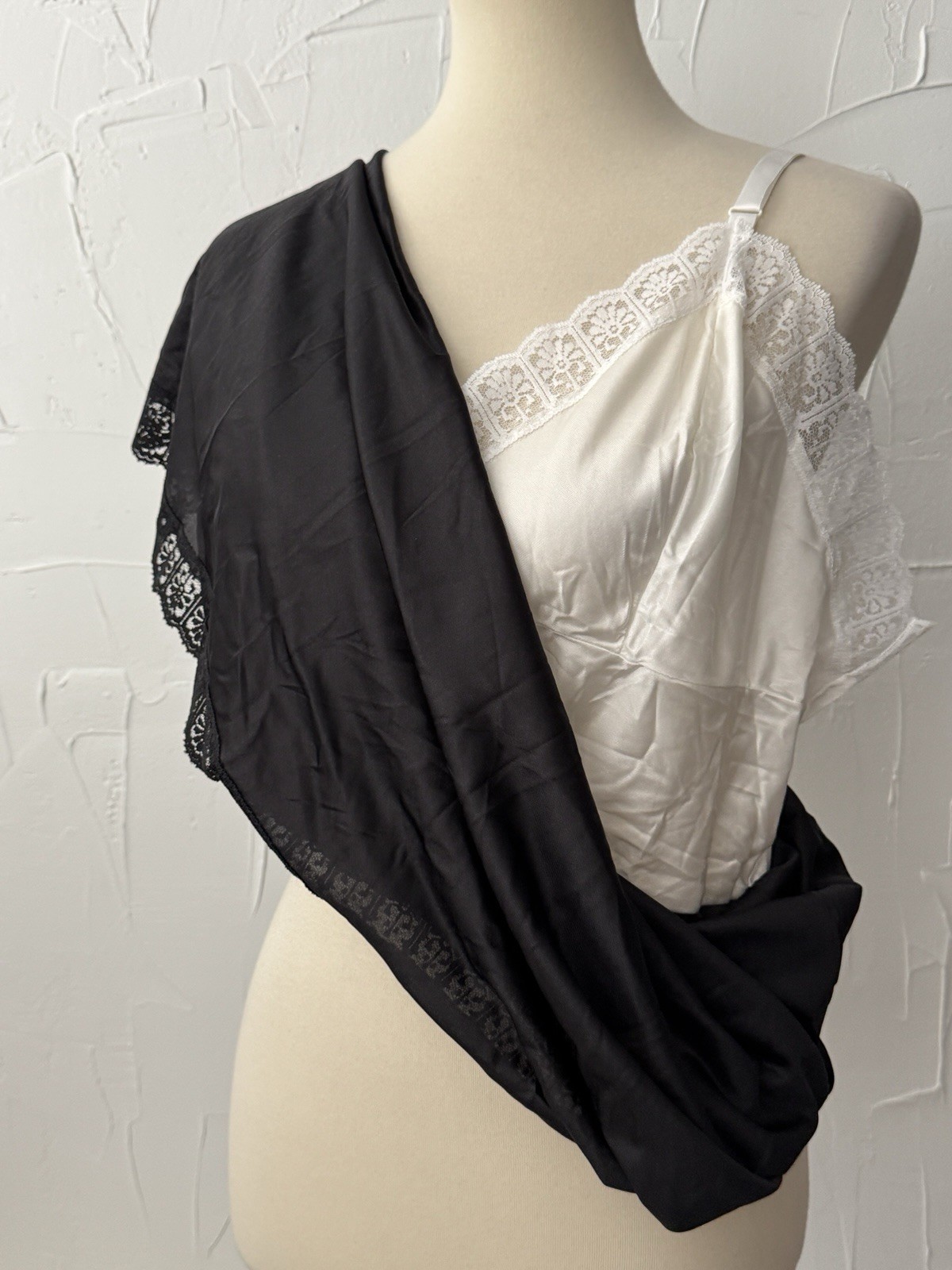 Dixie Belle USA Adjustable Strap Full Slip (42Average) Blk/Wh Color Block NEW