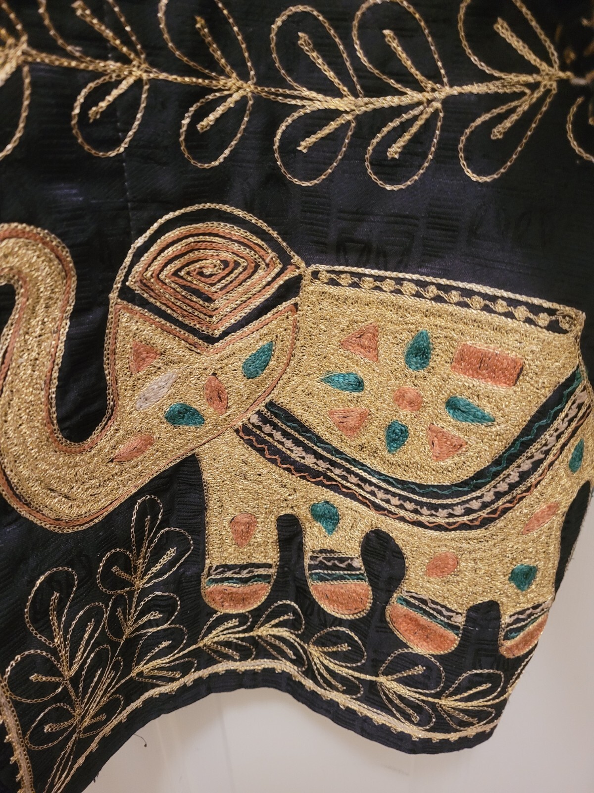 VINTAGE AUTHENTIC- Embroidered Elephant INDIA/NEPAL Silk Long Sleeve Jacket-XL