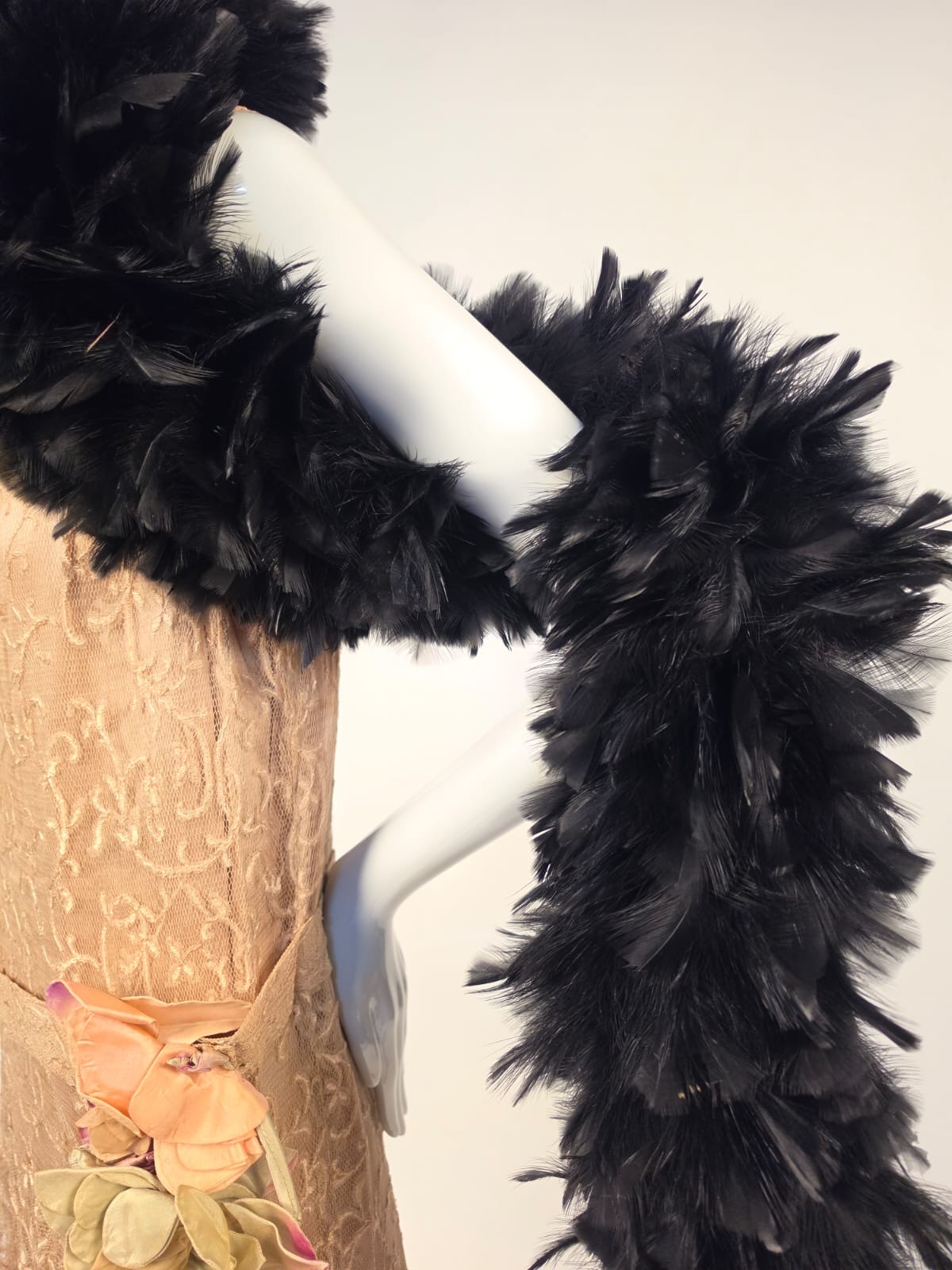 FLAPPER 1920’S PLUSH + THICK BLACK FEATHER BOA FOR DRESS