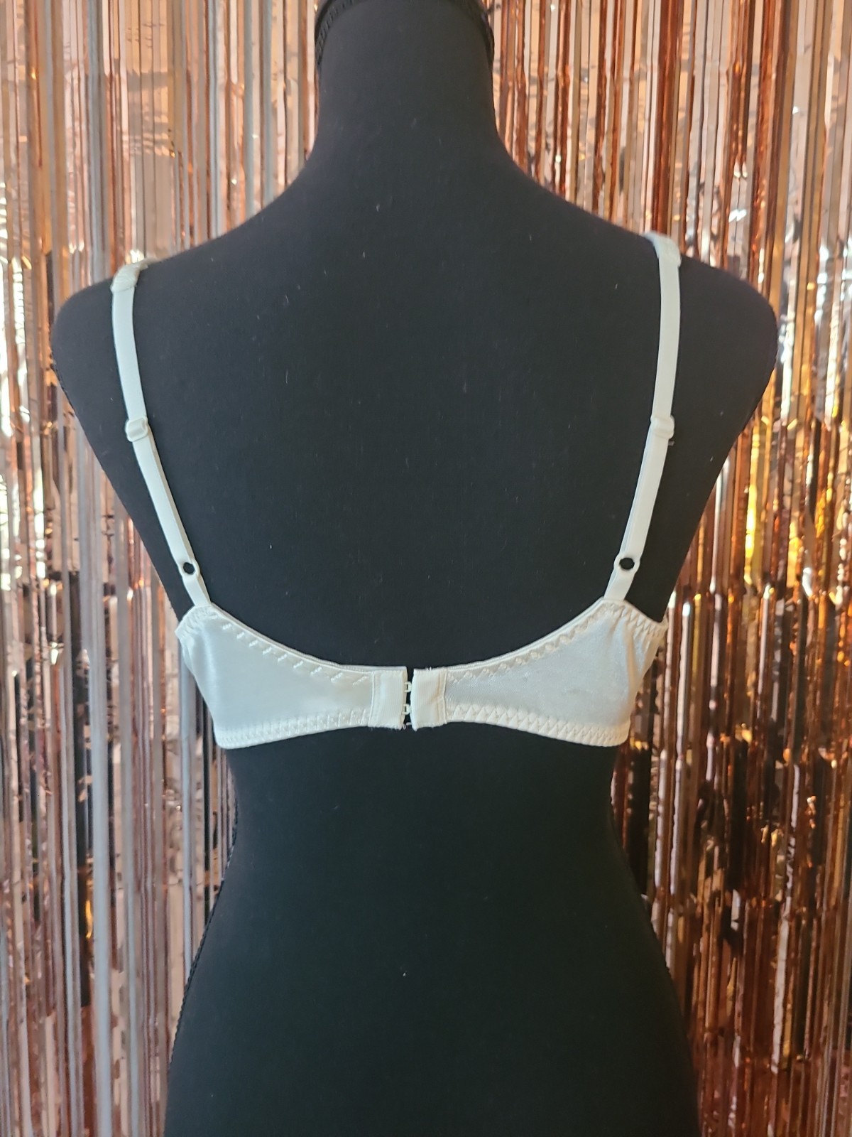 Vintage Maidenform Chantilly 38B Ivory Satin & Lace Bra Style #7619