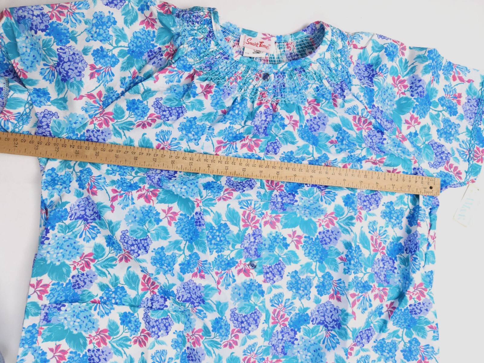 Smart Time Snap Front Floral House Dress Smocked Robe NEW With tags Medium