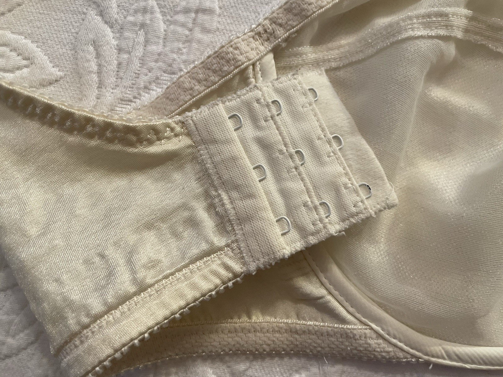 Vintage Warners Bra 34DD Perfect Support # 1500 ivory floral unlined underwired