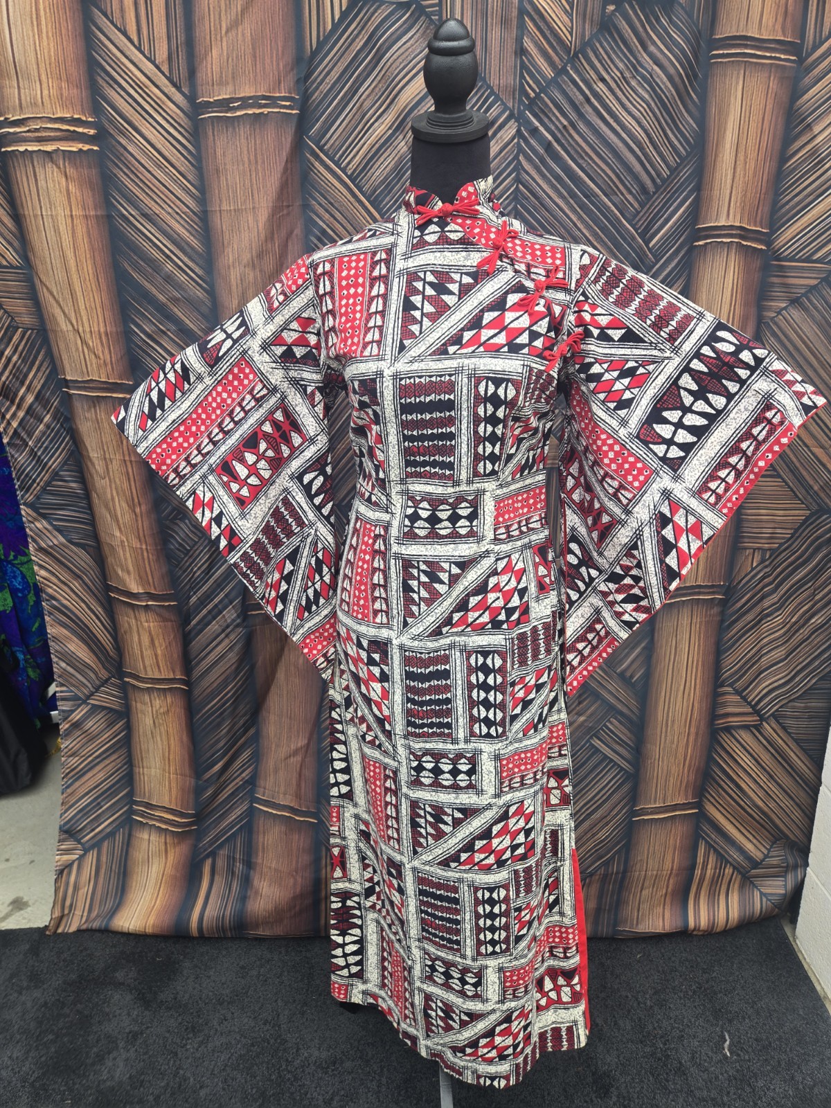 Vintage Luau Sportswear Hawaiian Aloha Pake Muu w6045