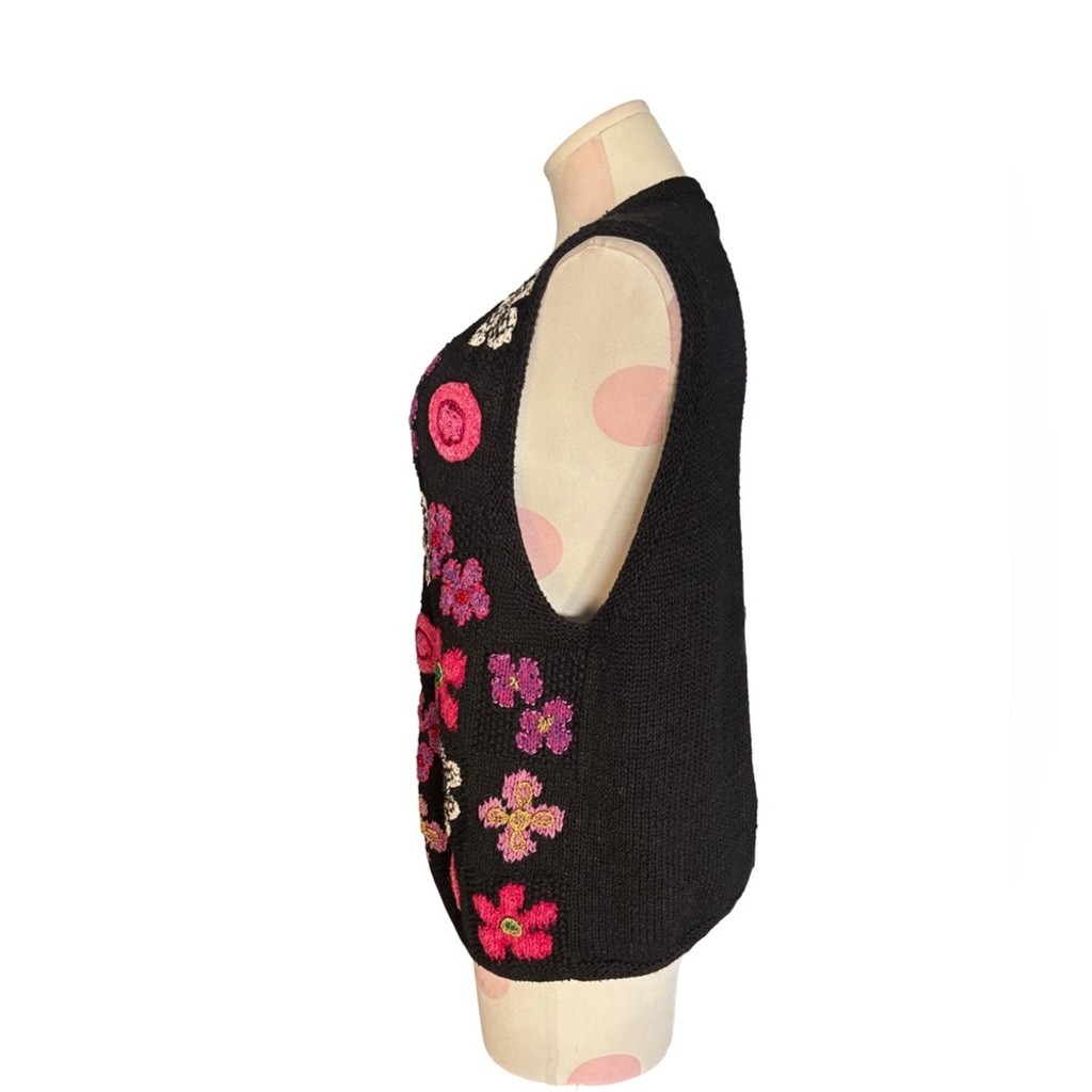 Y2K Cottagecore Floral hand Embroidered Sweater Vest – Black Pink XL