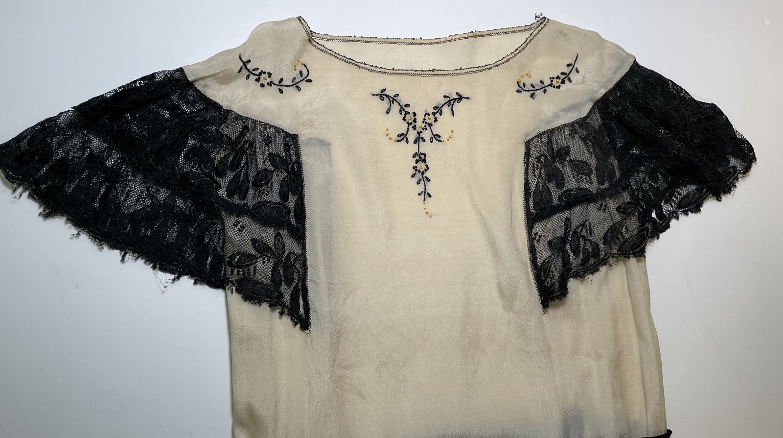Antique 1900s Ivory Black Silk Dress S M Art Deco Flutter Lace Sleeves Embroider