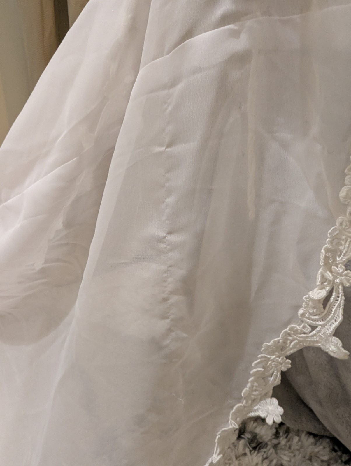 Vintage 1970s Unbranded White Wedding Dress Lace Pearl Train Applique Longsleeve
