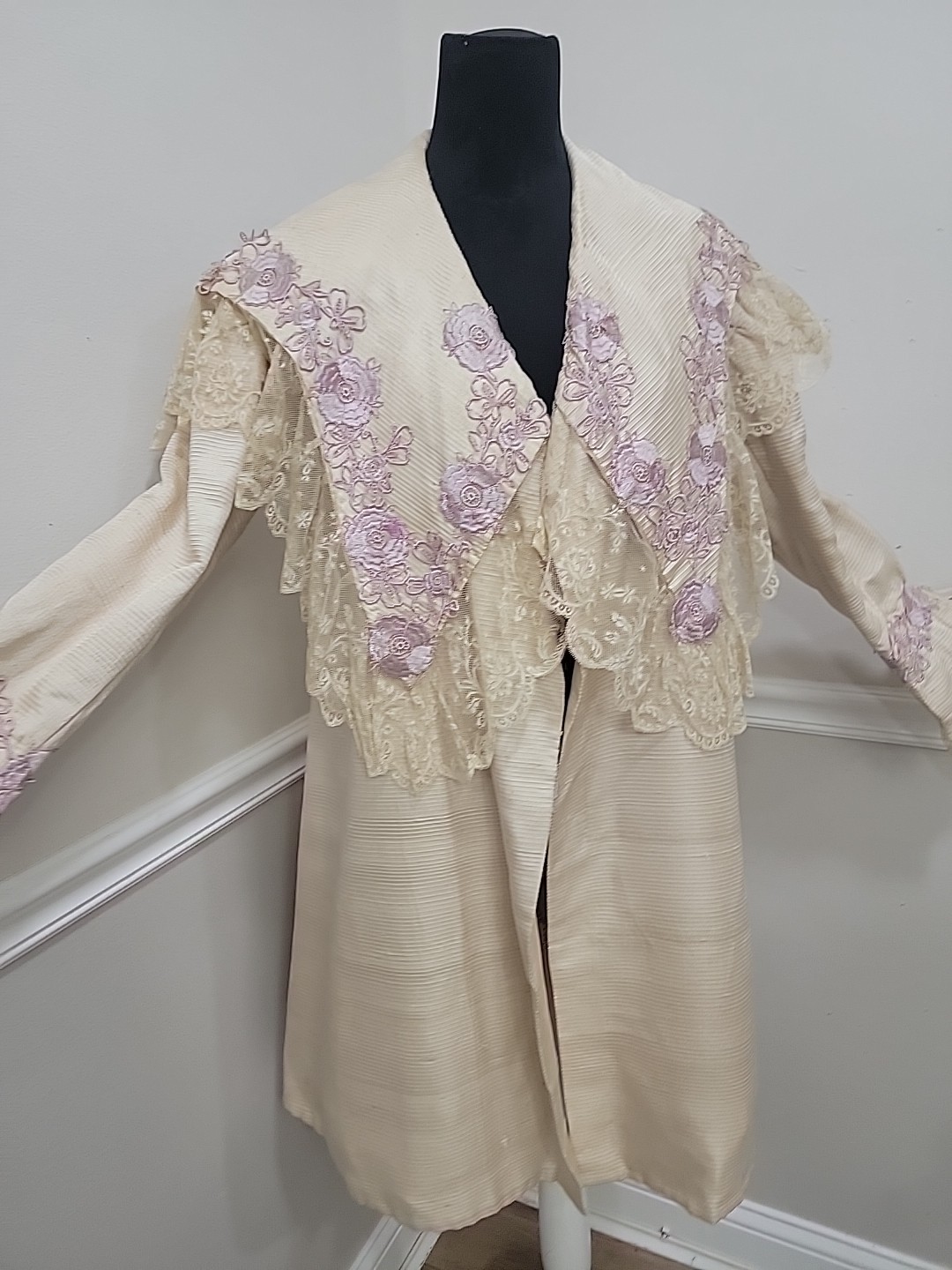 Antique 30s 40s Boudoir Hostess Coat Romantic Lace Applique Silk Faille