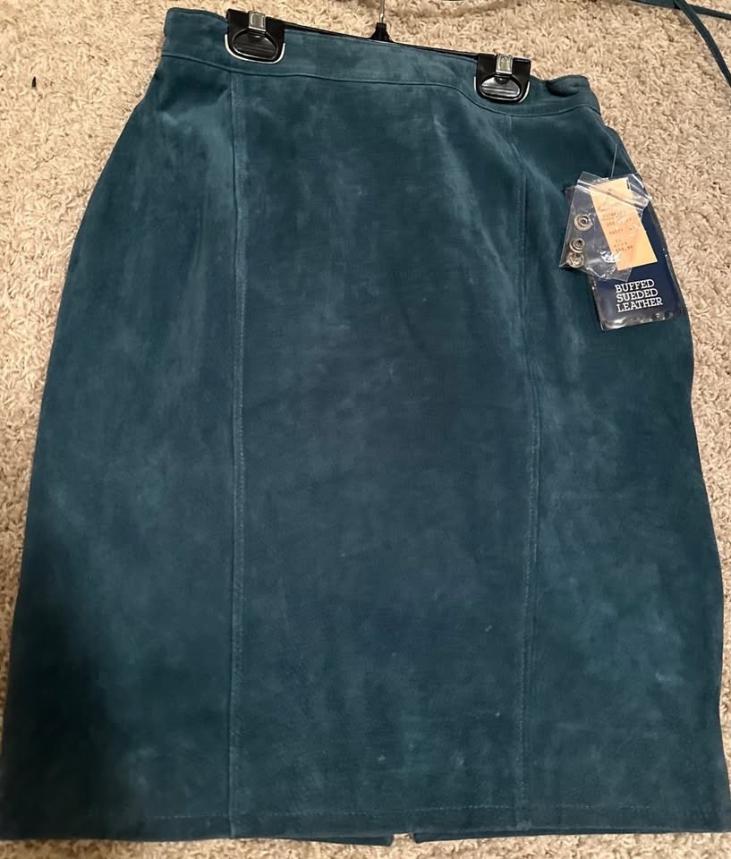 3 Piece Vintage NWT Chia Brand Suede Jacket (L) & Skirt (Size 12) & Matching Bag