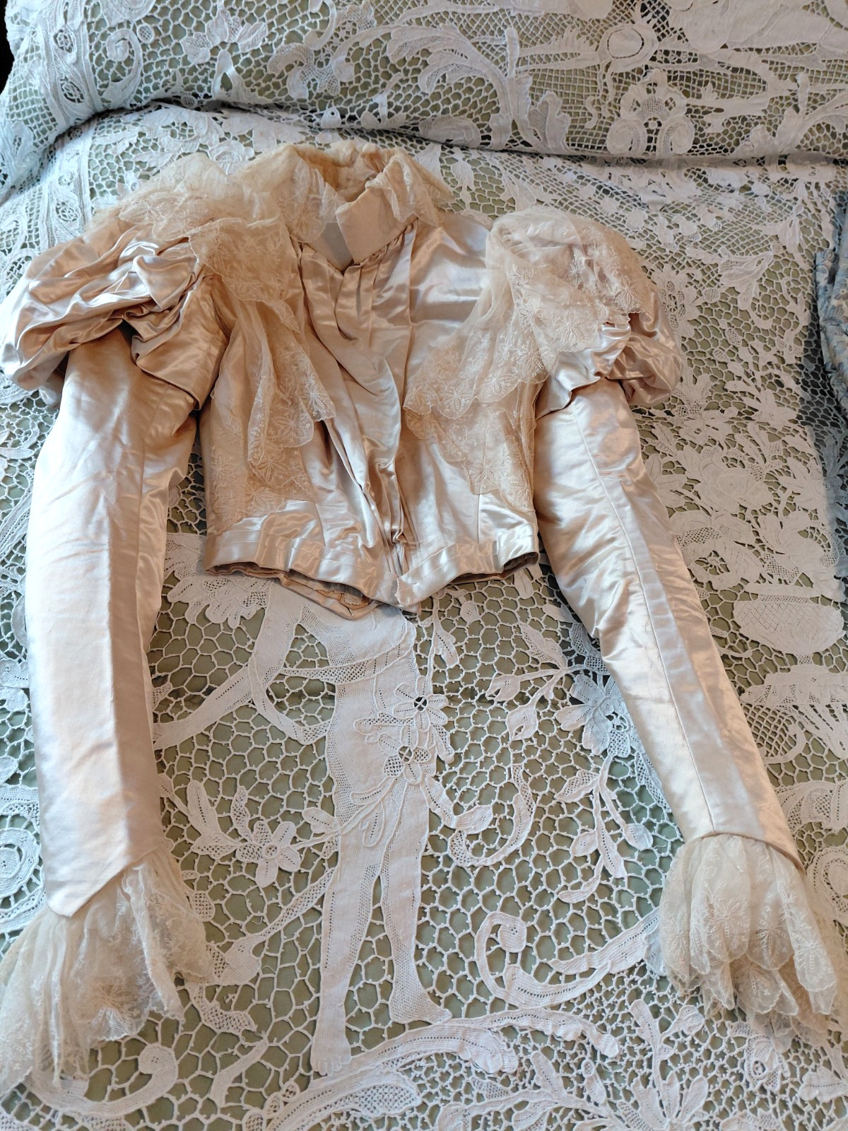 Antique 1890&rsquo;s Satin & Tambour Lace Dress Wedding Ball Gown Leg O Mutton Sleeves