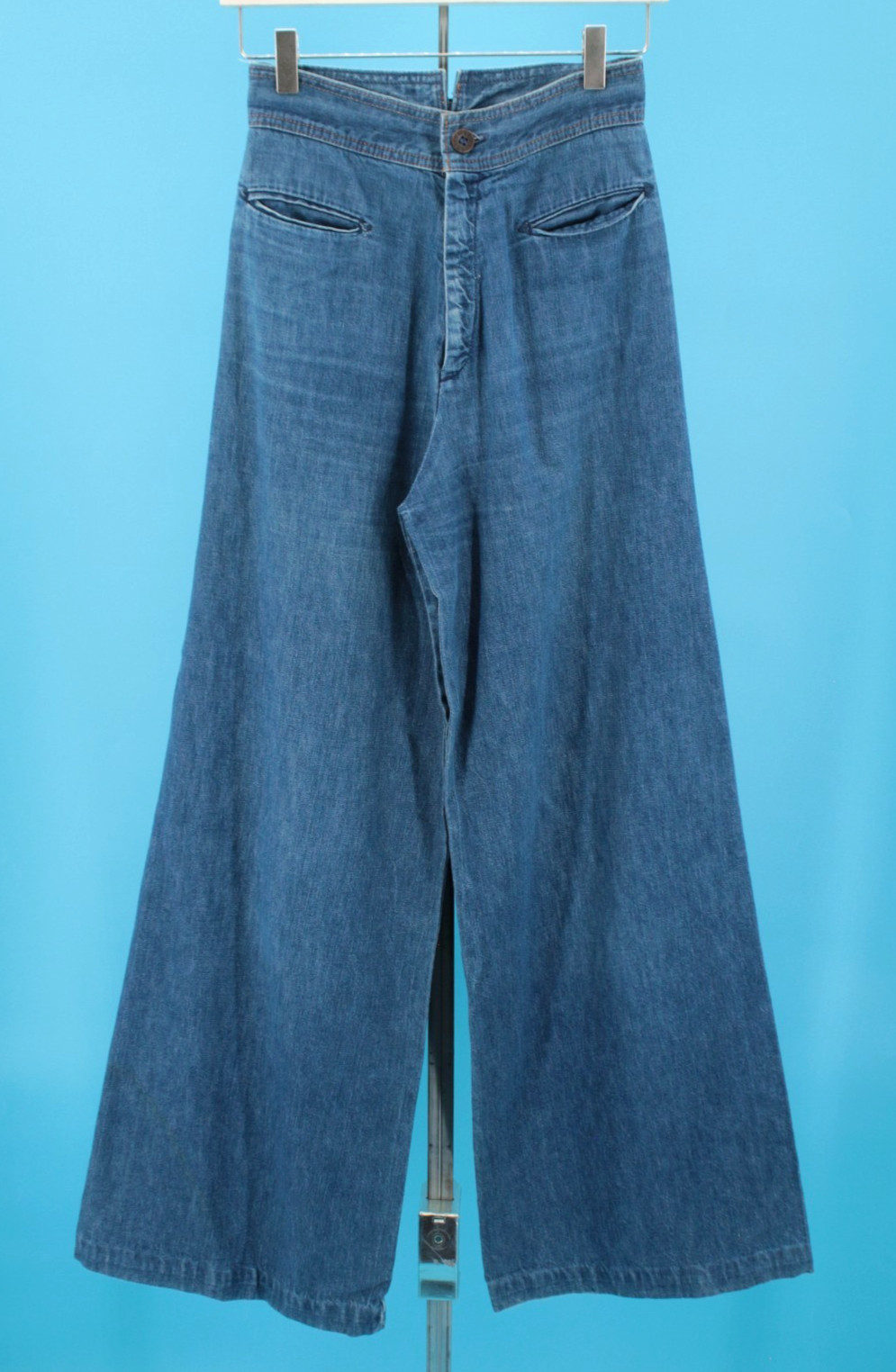 VTG Women&rsquo;s 70s Levi&rsquo;s Denim Buckleback Bellbottom Jeans Sz 26&Prime; 1970s