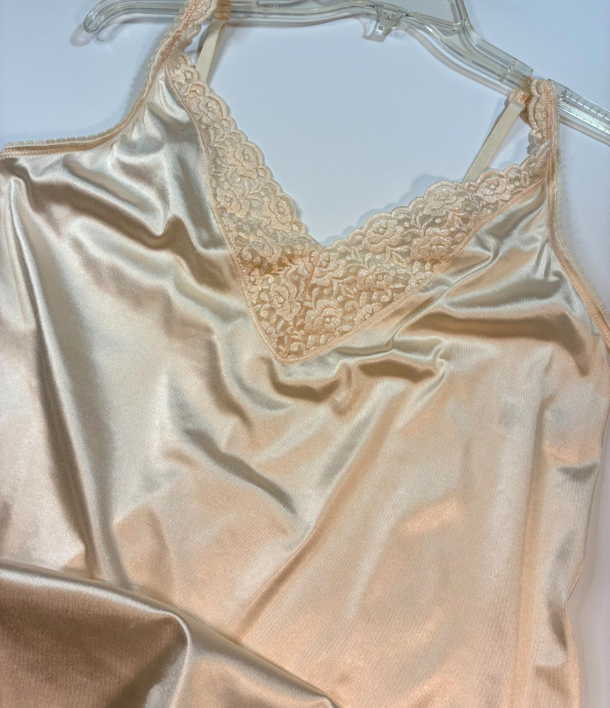 Vintage VANITY FAIR FULL SLIP Ivory Size 36 24&Prime; Medium NYLON Stretch Lace Liquid
