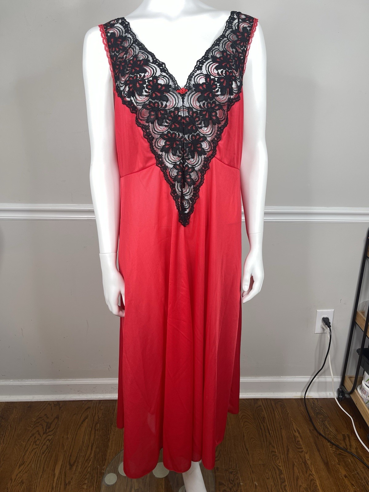 Vintage Fashion Bug lace Nylon Nightgown Size 22/24 Plus Size red black Sexy