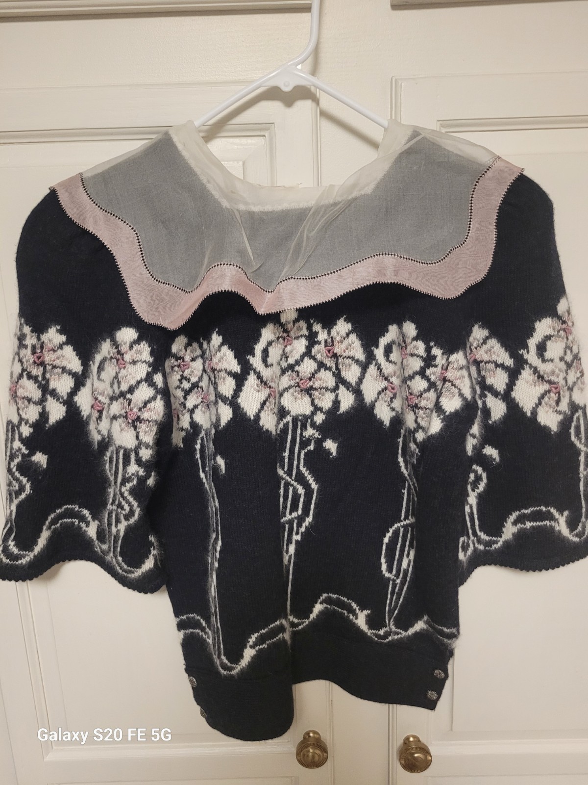 Vtg grandma chic Cullinane Lambswool Rose Design Oversized Lace Collar Sweater
