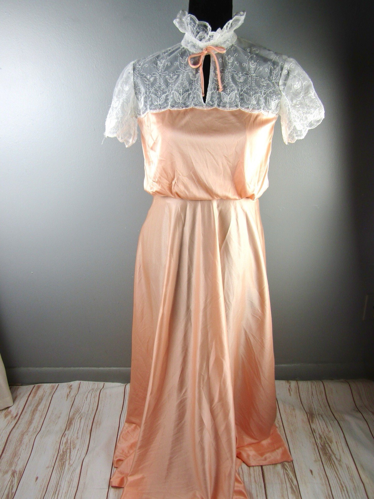 1970’s Vintage Whimsical Peach Ivory Lace Prairie Cos Play Maxi Dress – Size XXS